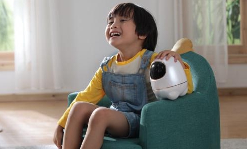 阿尔法蛋·S专为孩子需求打造，很适合孩子的智能机器人
